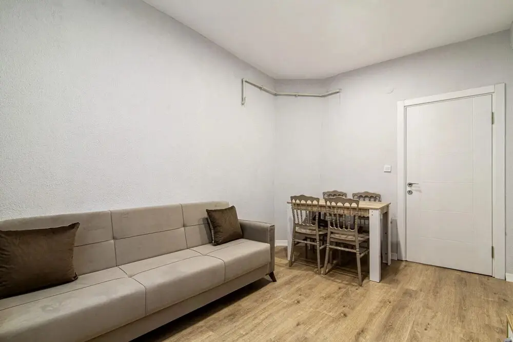 Стамбул: Centrally Located Apartment With Backyard in Sisli