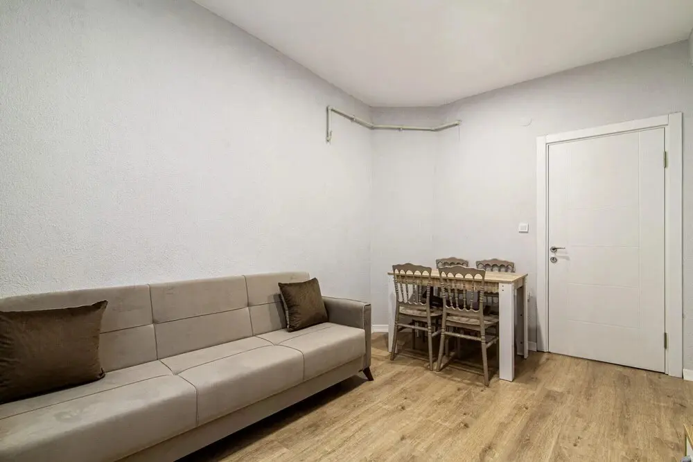 Стамбул: Centrally Located Apartment With Backyard in Sisli