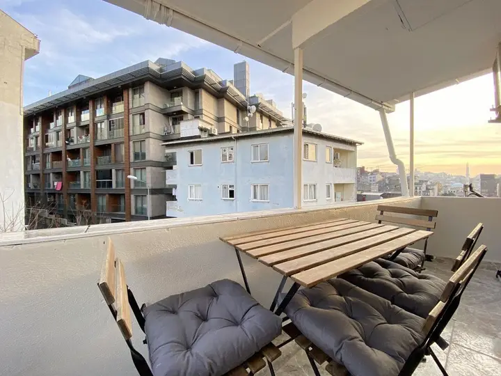 Стамбул: Central and Charming Flat With Balcony in Sisli
