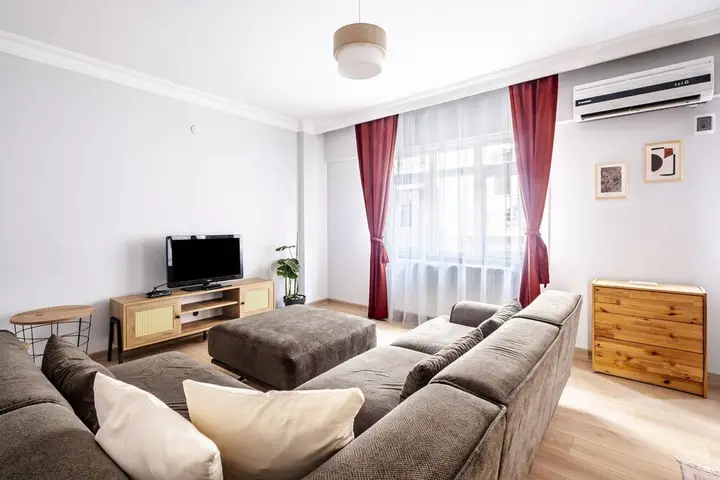 Стамбул: Colorful and Central Flat With Balcony in Besiktas