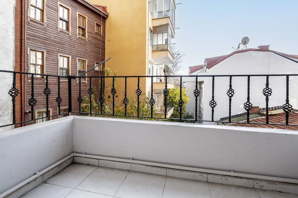 Стамбул: Colorful and Central Flat With Balcony in Besiktas