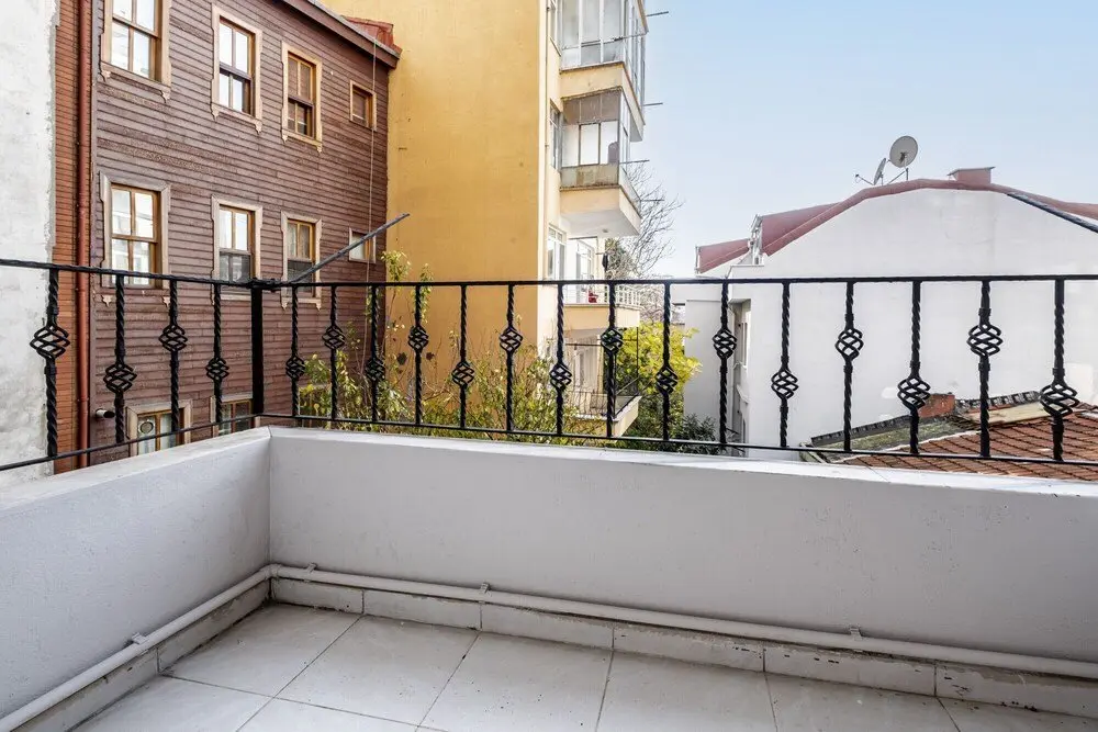 Стамбул: Colorful and Central Flat With Balcony in Besiktas