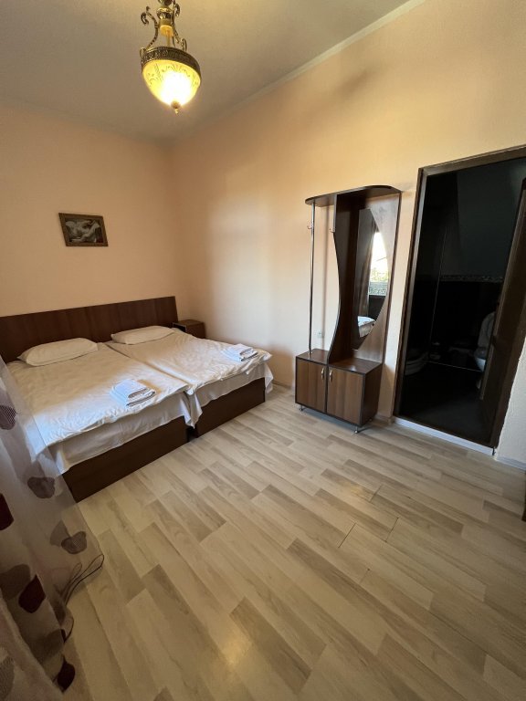 Тбилиси: Гостевой дом TbilHome Guest