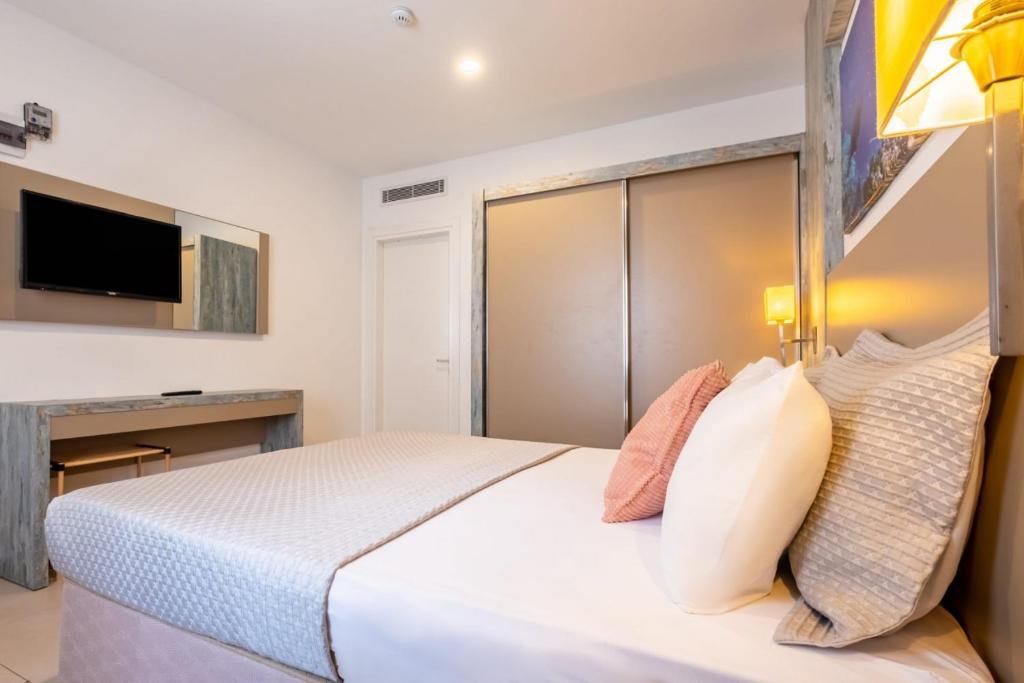 Бодрум: Seafront Flat With Breathtaking Sea View in Bodrum