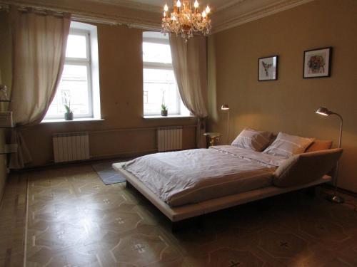 Санкт-Петербург: Apartment Bolshaya Konyushennaya 7