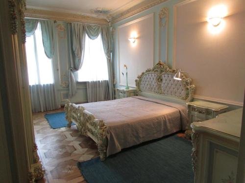 Санкт-Петербург: Apartment Bolshaya Konyushennaya 7