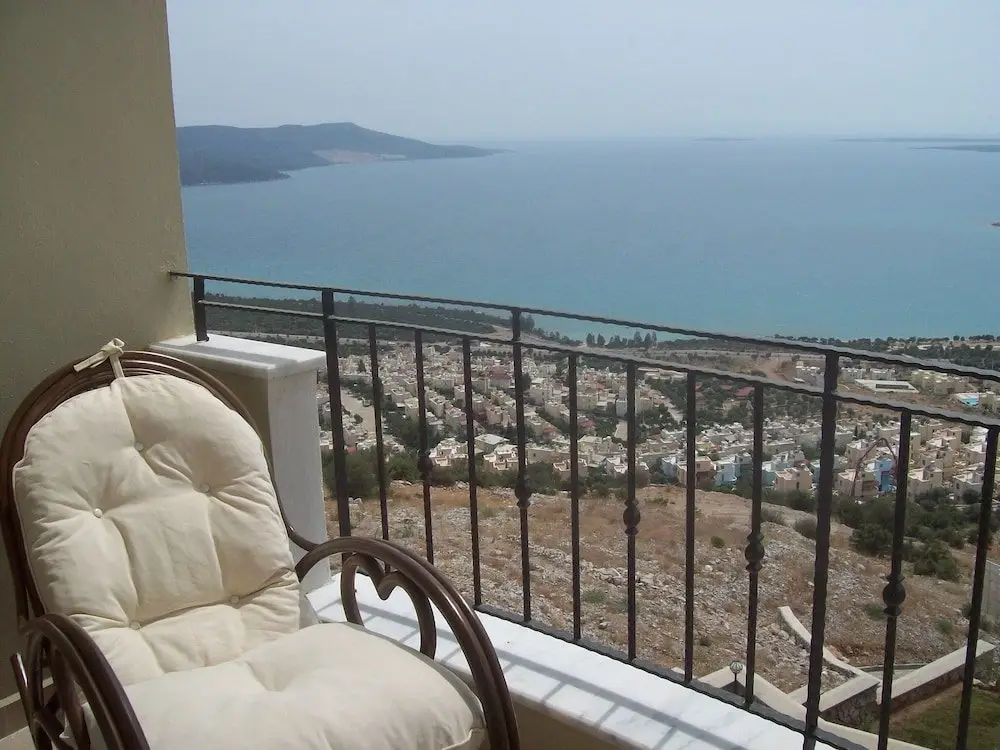 Капикири: Aegean Cost Luxury 4-Bed Duplex or affordable
