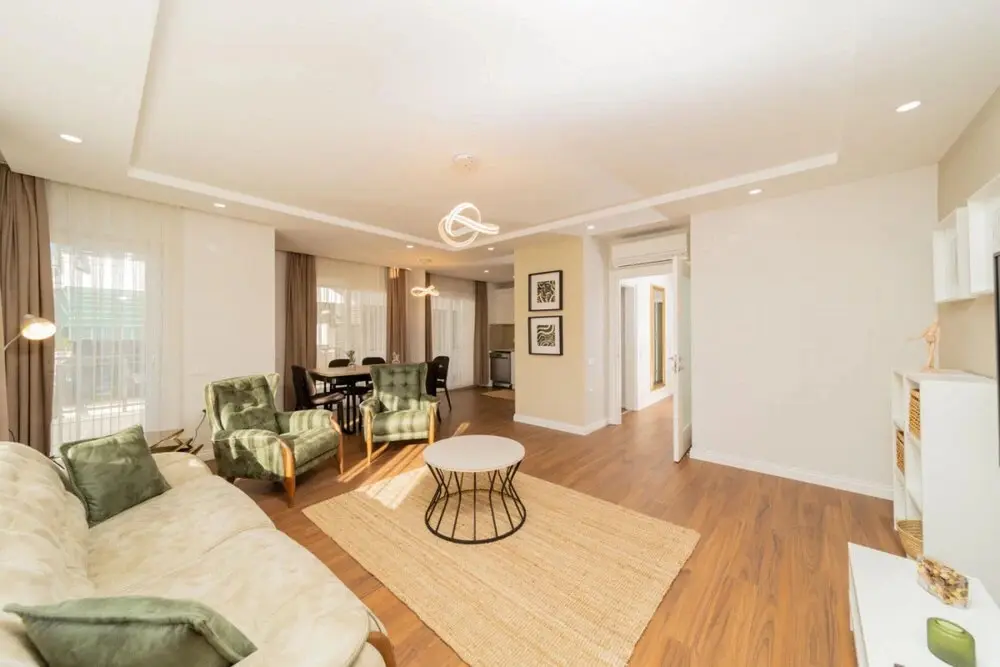Анталья: Central Flat With Balcony Near Sea in Muratpasa