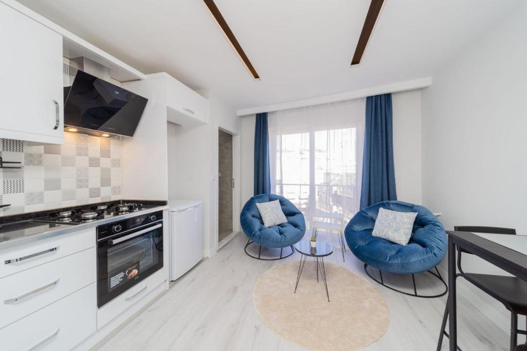 Анталья: Comfy Home With Balcony in Muratpasa