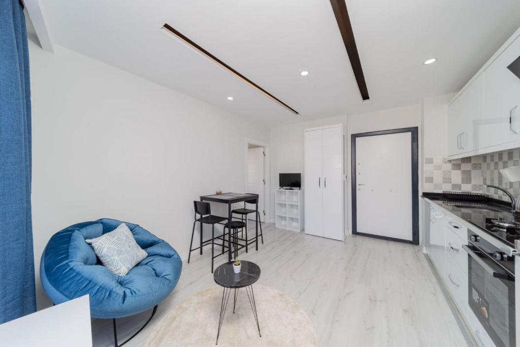Анталья: Comfy Home With Balcony in Muratpasa