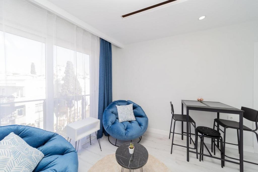 Анталья: Comfy Home With Balcony in Muratpasa