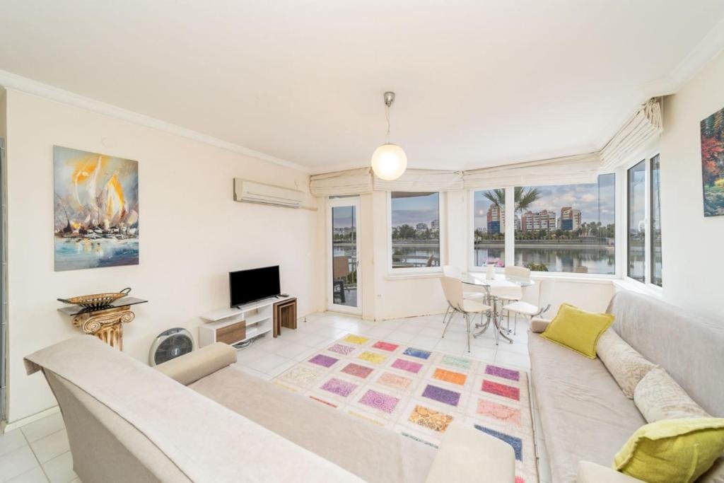 Анталья: Lovely Apartment With Shared Pool in Konyaalti