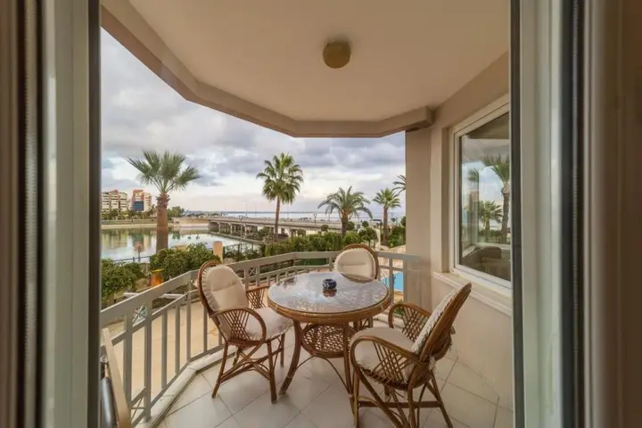 Анталья: Lovely Apartment With Shared Pool in Konyaalti