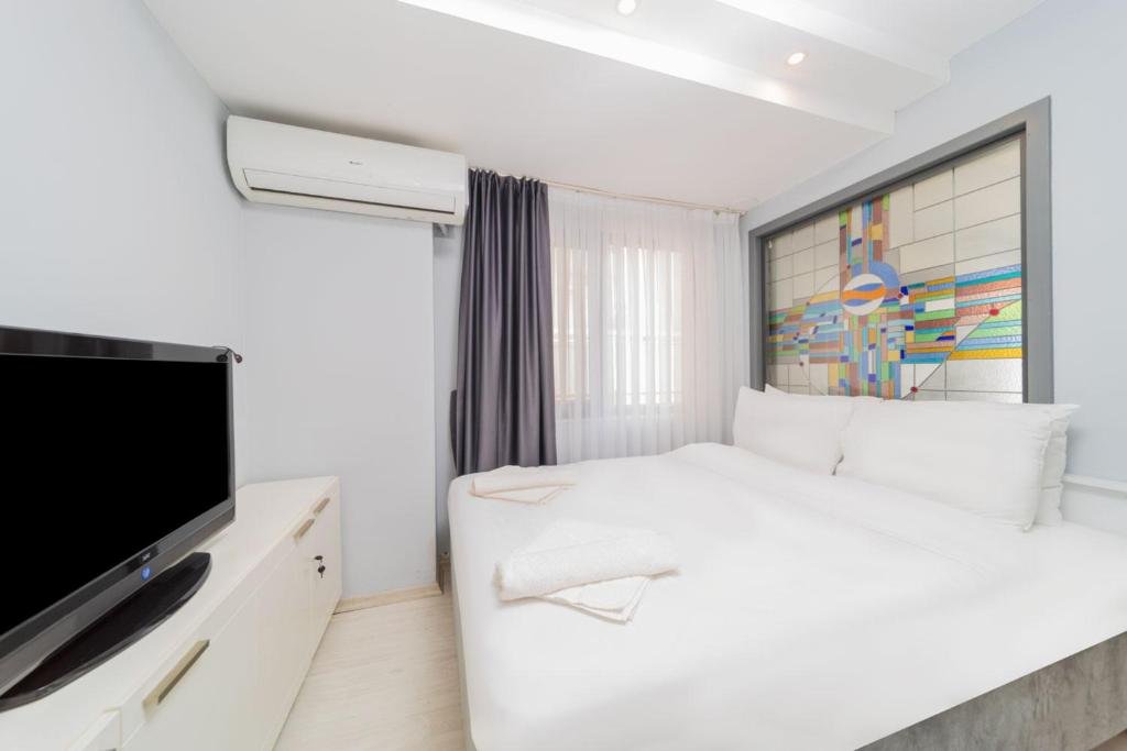 Анталья: Cozy Flat Near Sea With Balcony in Muratpasa