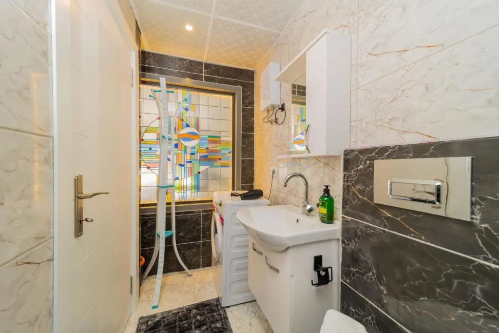 Анталья: Cozy Flat Near Sea With Balcony in Muratpasa