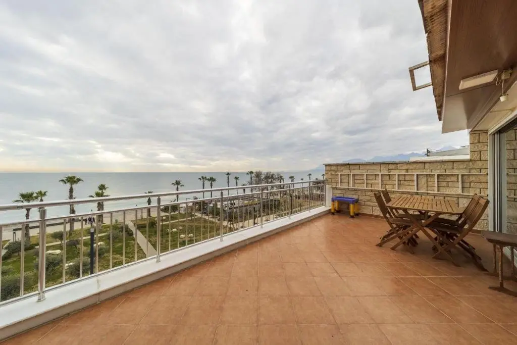 Анталья: Flat With Terrace Next To Konyaalti Beach