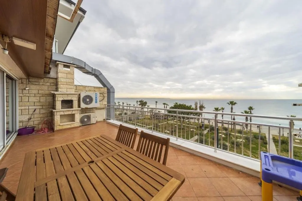 Анталья: Flat With Terrace Next To Konyaalti Beach