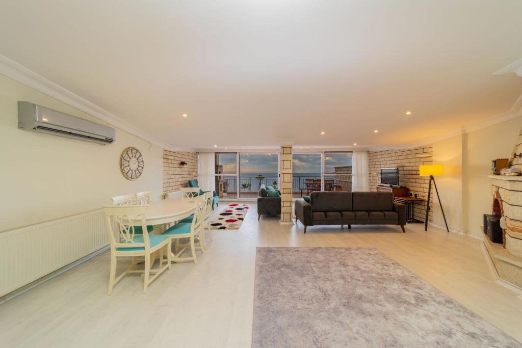 Анталья: Flat With Terrace Next To Konyaalti Beach