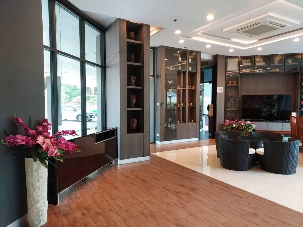 Nest n Rest Hotel — фото 1