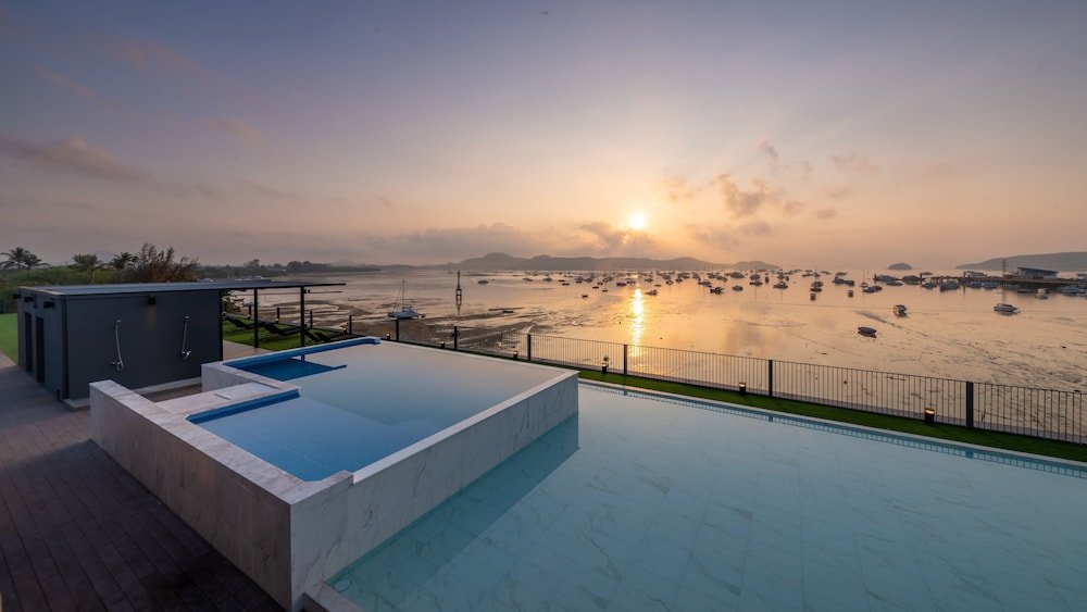 Муанг: Arch39 Phuket Beach Front