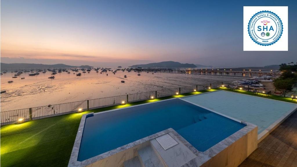 Муанг: Arch39 Phuket Beach Front
