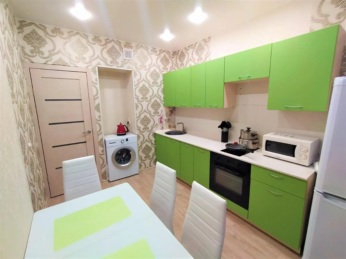 Тюмень: 1к Кристалл Менделеева 2к.1