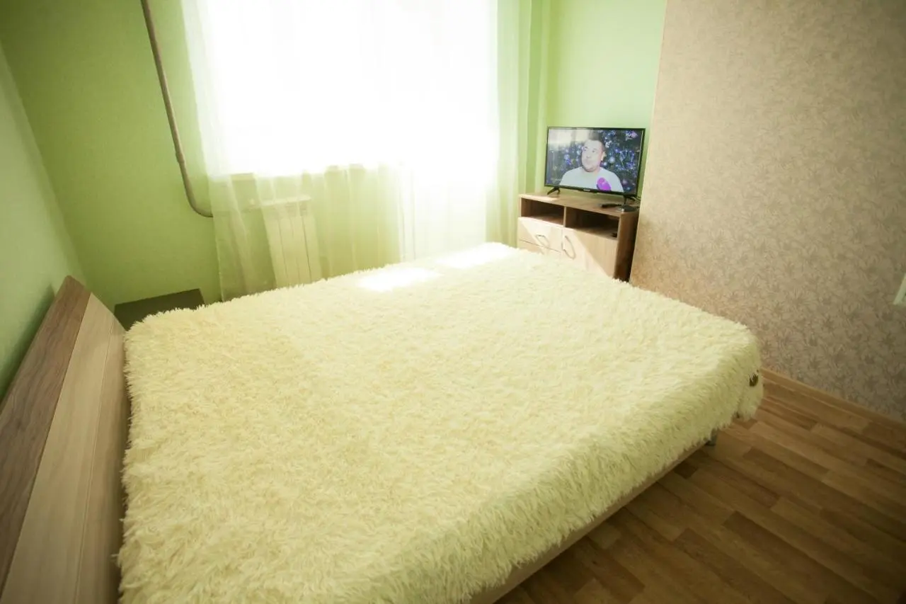 Тюмень: Квартирка возле ТЦ Кристалл