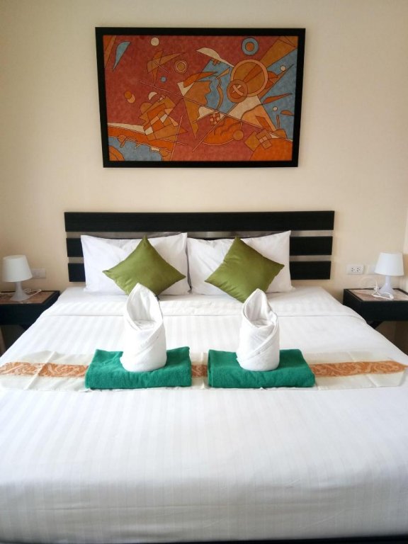Кату: Seacono Patong Beach Front