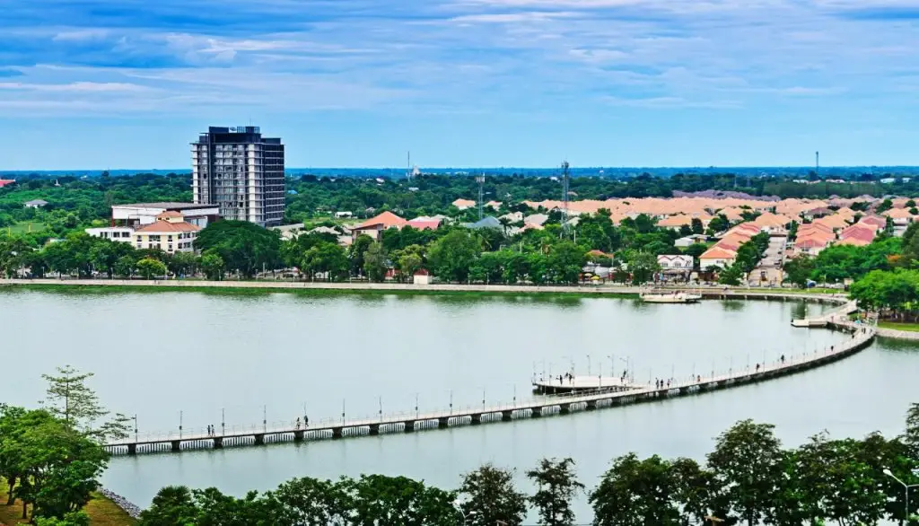Кхонкэн: U Inn