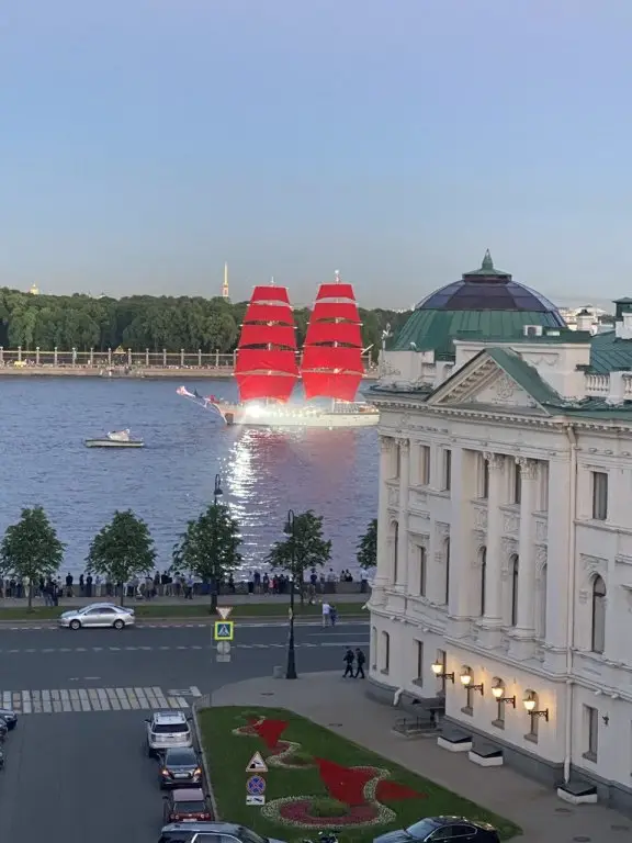 Апартаменты Четырехкомнатные YOUR APART с видом на домик Петра 1 и Неву — фото 1