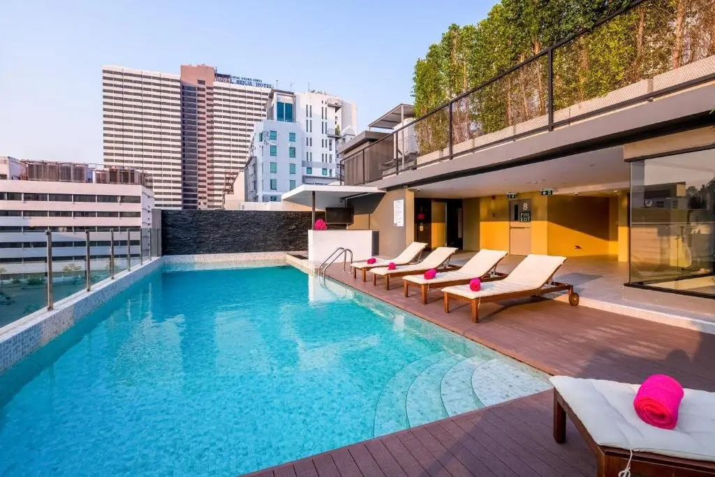 Бангкок: Glow Sukhumvit 5