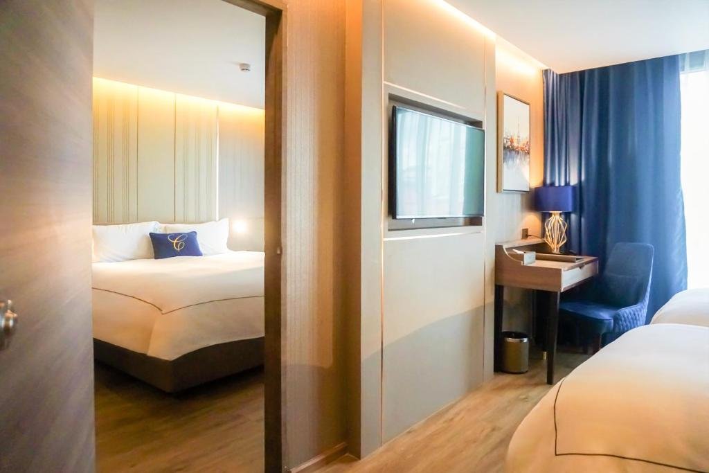 Бангкок: Glow Sukhumvit 5