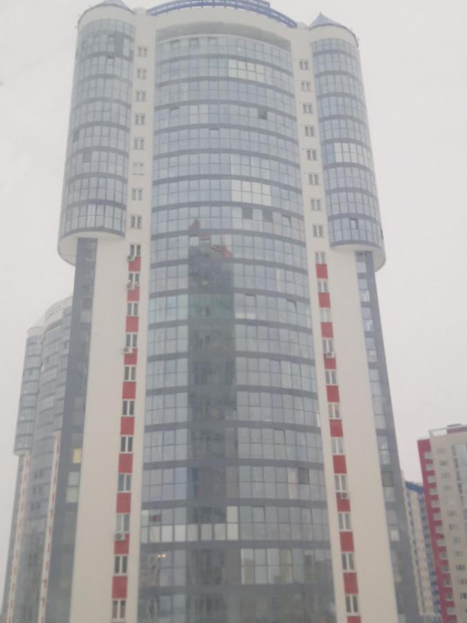 Тюмень: Три БОГАТЫРЯ