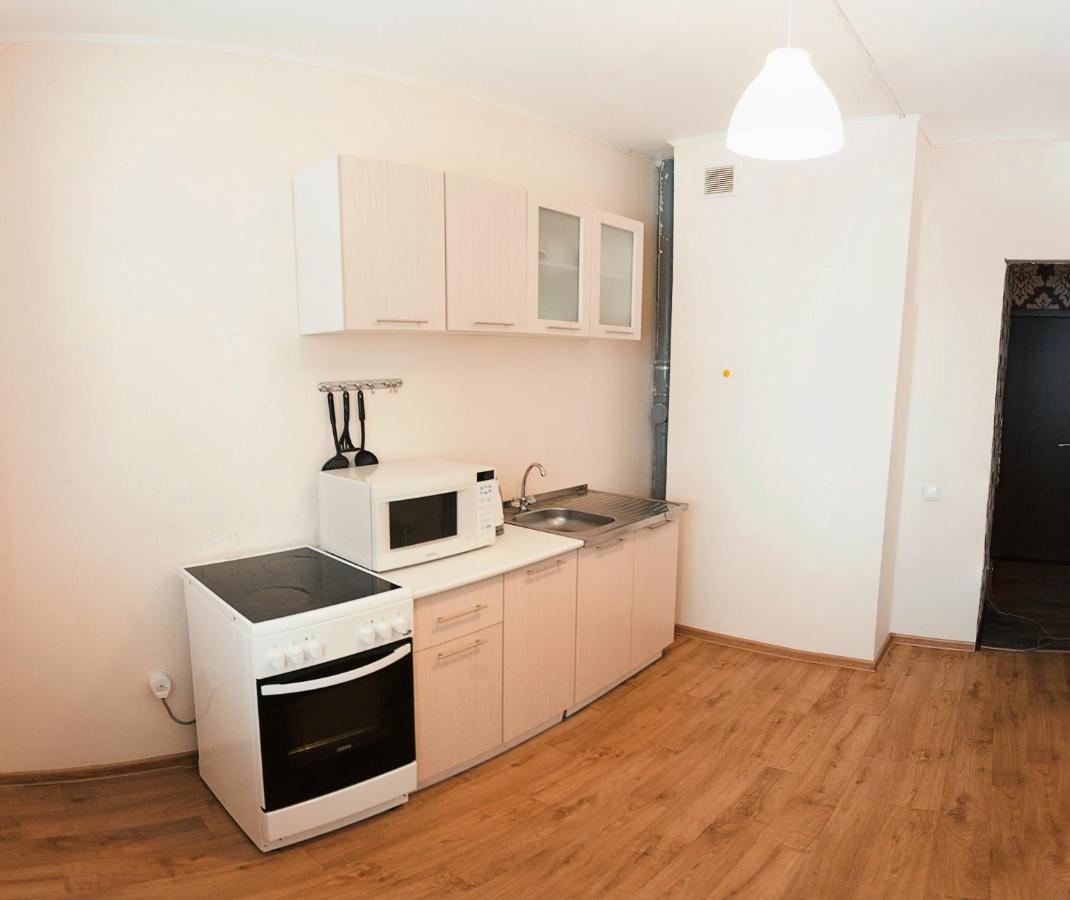 Тюмень: Two-Bedroom Apartment on Nikolaya Zelinskogo 5/1