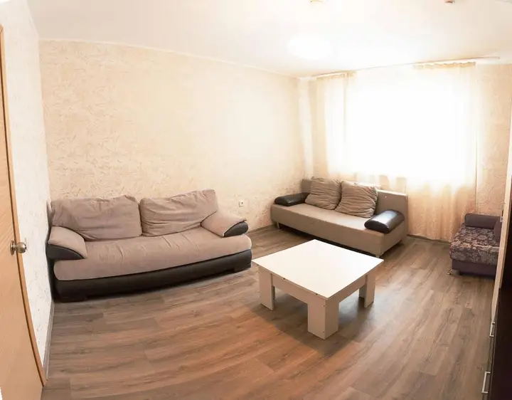 Тюмень: Two-Bedroom Apartment on Nikolaya Zelinskogo 5/1