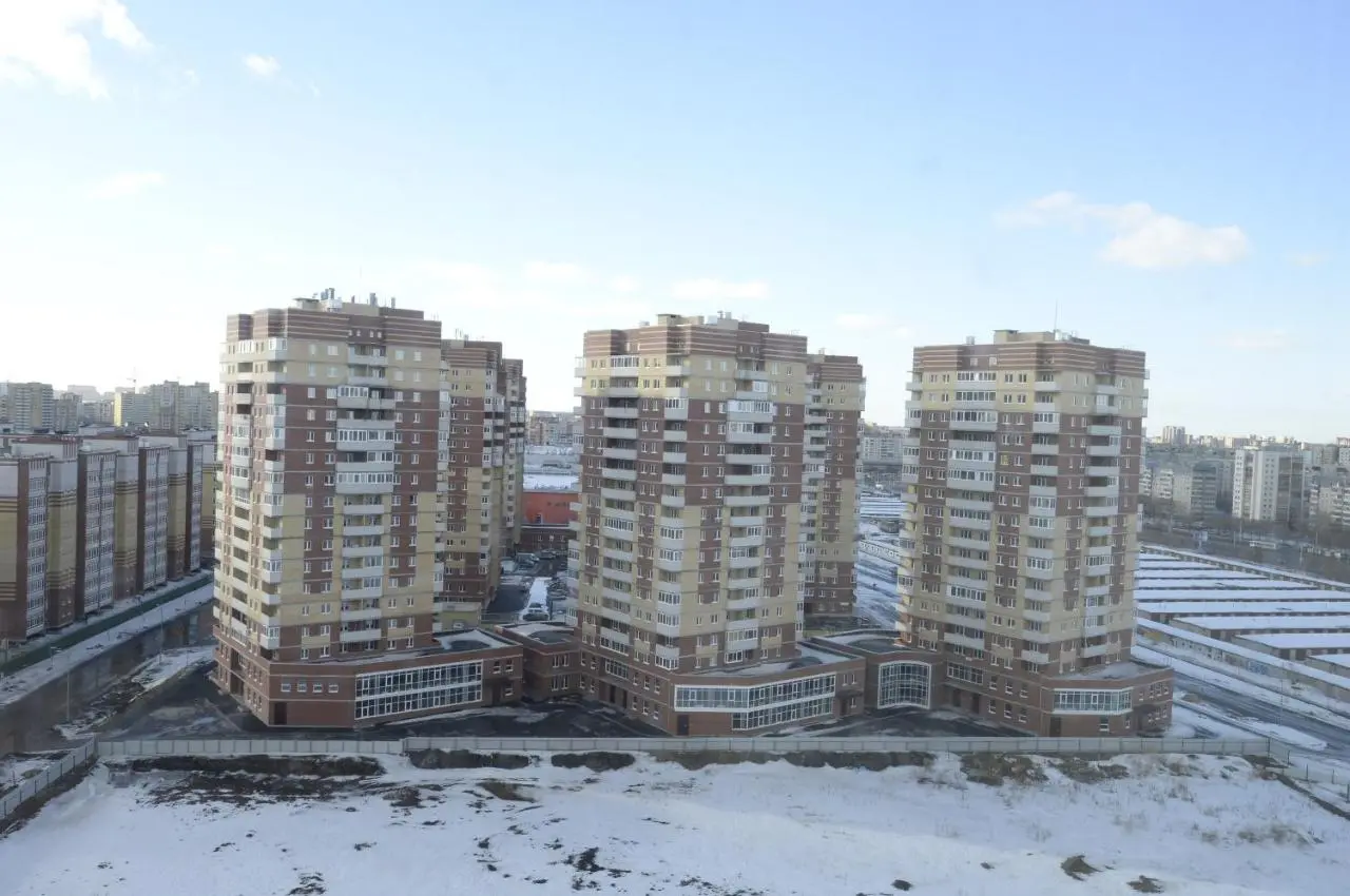 Тюмень: Two-Bedroom Apartment on Nikolaya Zelinskogo 5/1