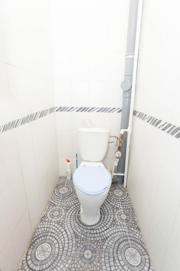 Тюмень: Two-Bedroom Apartment on Nikolaya Zelinskogo 5/1