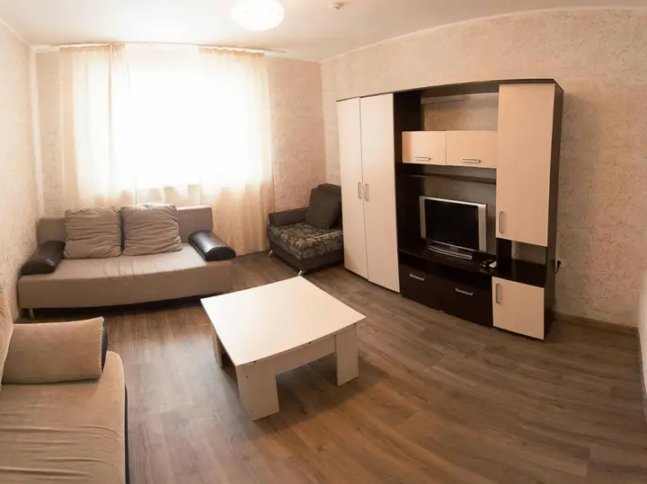Тюмень: Two-Bedroom Apartment on Nikolaya Zelinskogo 5/1