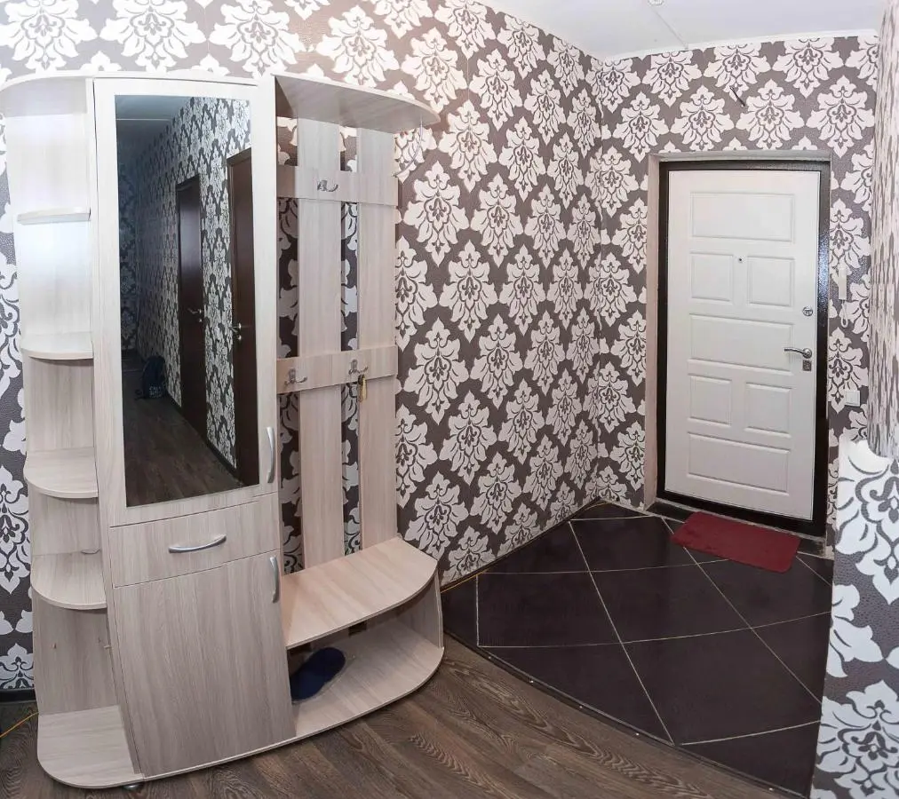 Тюмень: Two-Bedroom Apartment on Nikolaya Zelinskogo 5/1