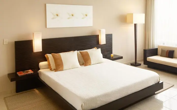 Тюмень: Two-Bedroom Apartment on Nikolaya Zelinskogo 5/1