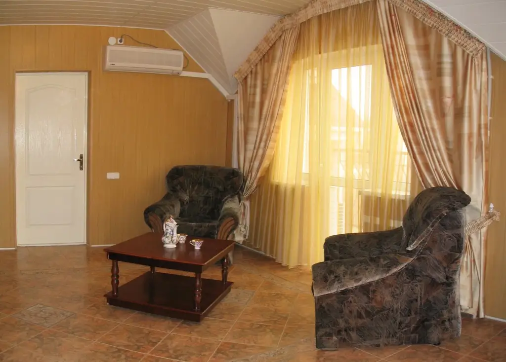 Анапа: Мебелированные комнаты House on Pervomayskaya