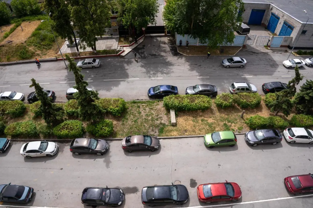 Тюмень: 2ком. кв Первомайская ЦЕНТР ЖД 100м2