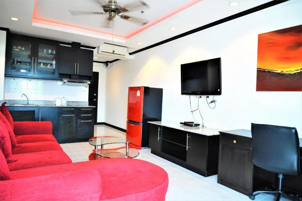 Паттайя: Beach Condo Jomtien Pool View Large Modern 1 Bedroom Kitchen