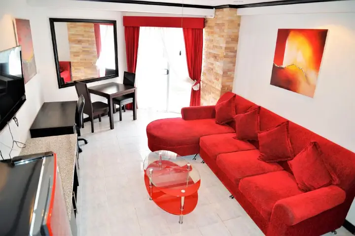 Паттайя: Beach Condo Jomtien Pool View Large Modern 1 Bedroom Kitchen