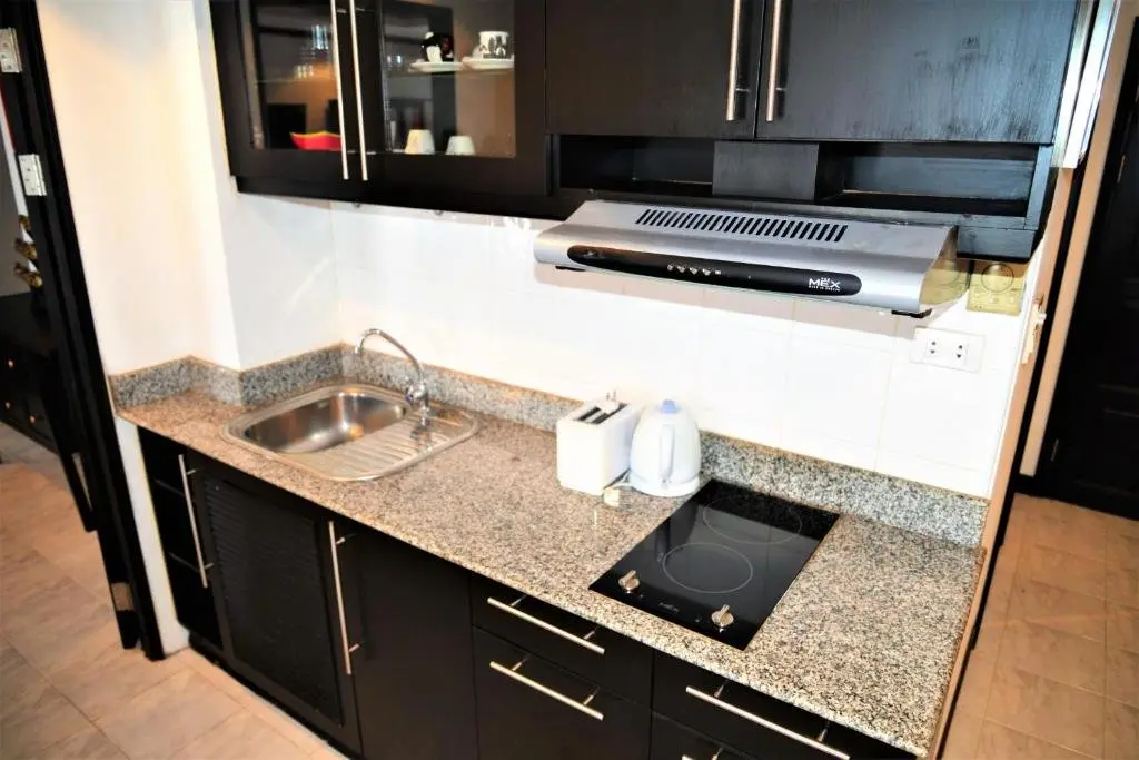 Паттайя: Beach Condo Jomtien Pool View Large Modern 1 Bedroom Kitchen