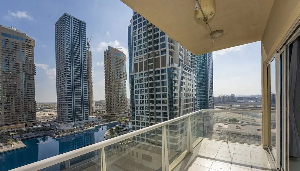Homesgetaway - JLT Lake Views 1BR — фото 1