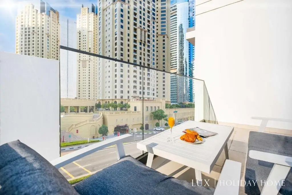 Дубай: LUX - Contemporary Suite Dubai Marina