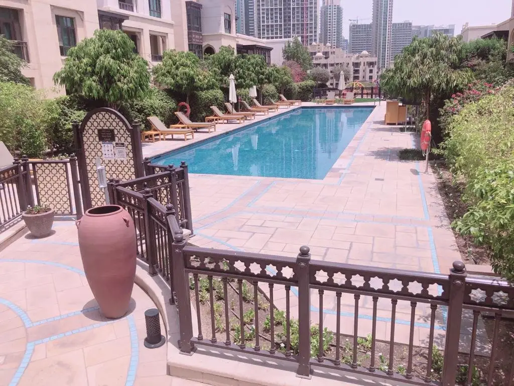 Дубай: Luxurious Stay in Dubai Downtown