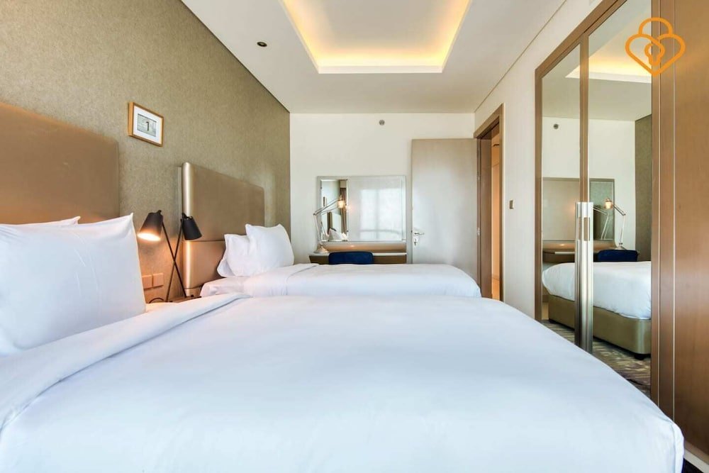 Дубай: Damac Paramount Two Bedroom