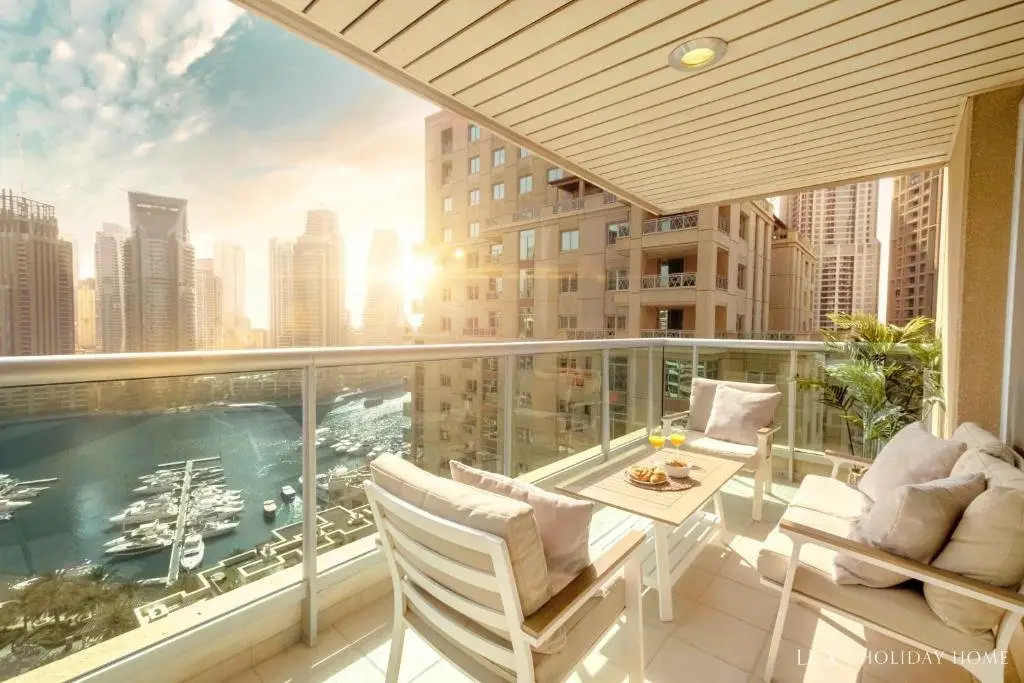 Дубай: LUX - Ultimate Marina View Deluxe Suite